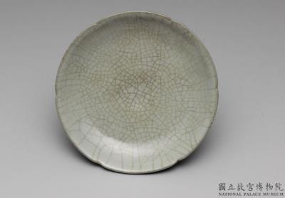 图片[3]-Dish with hibiscus-shaped rim in celadon glaze, Ge ware, Southern Song to Yuan dynasty-China Archive